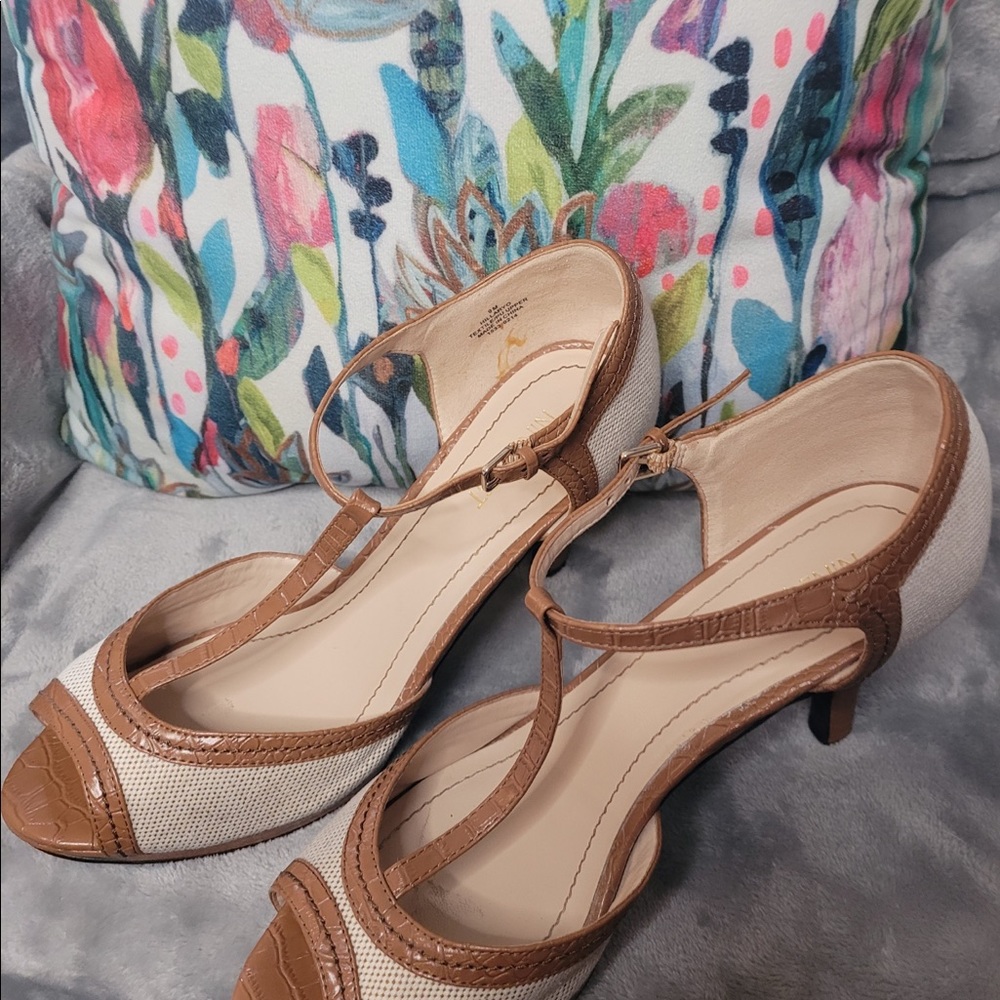 Nine West T-strap sandal